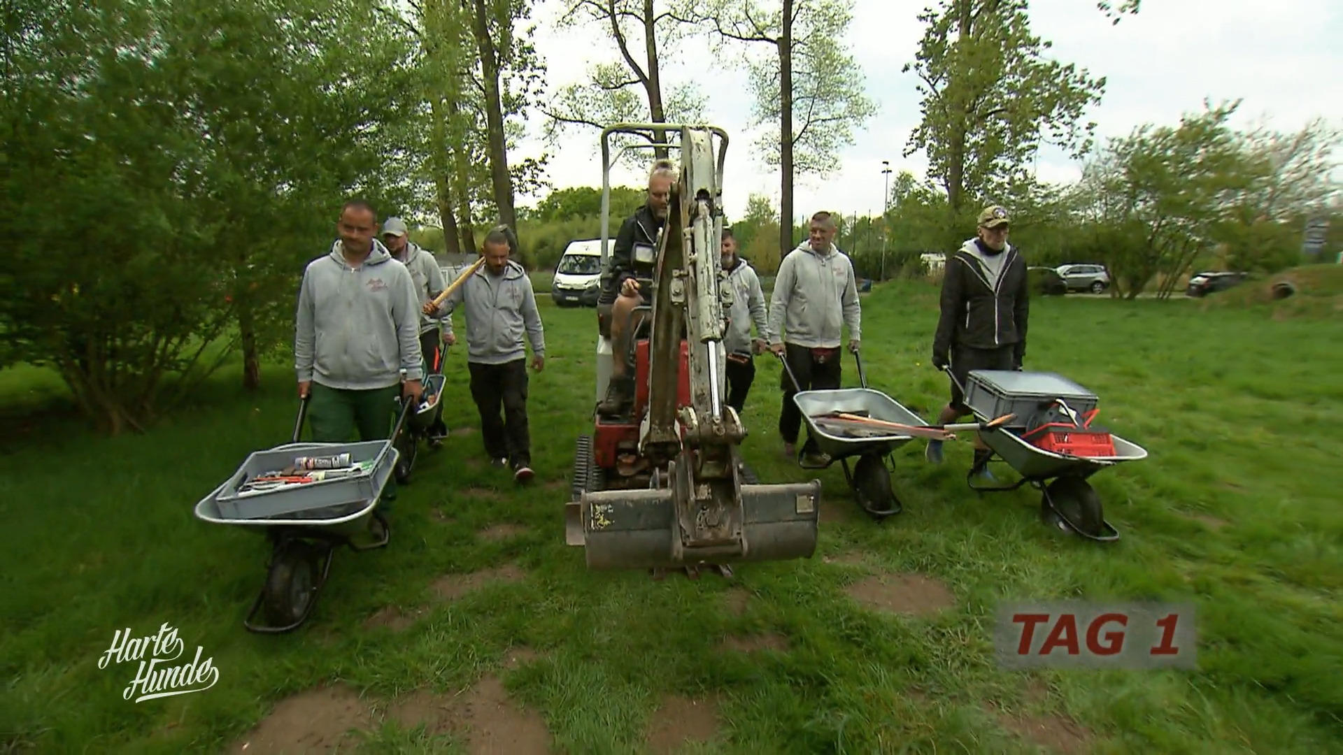 'Harte Hunde' packen an: Neue Auslauffläche für das Hundeheim