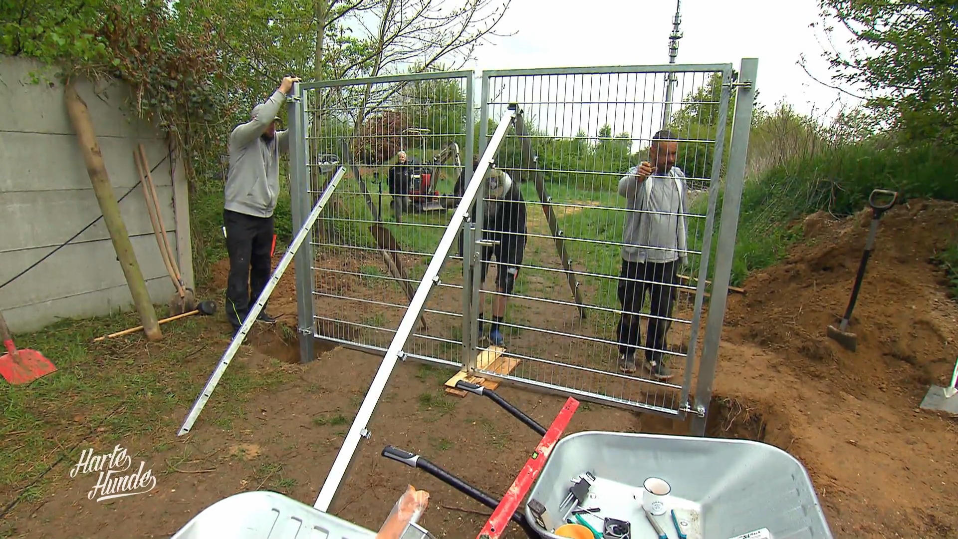 Pfosten, Beton, Deadline: Schaffen die 'Harten Hunde' Marinas Überraschung?