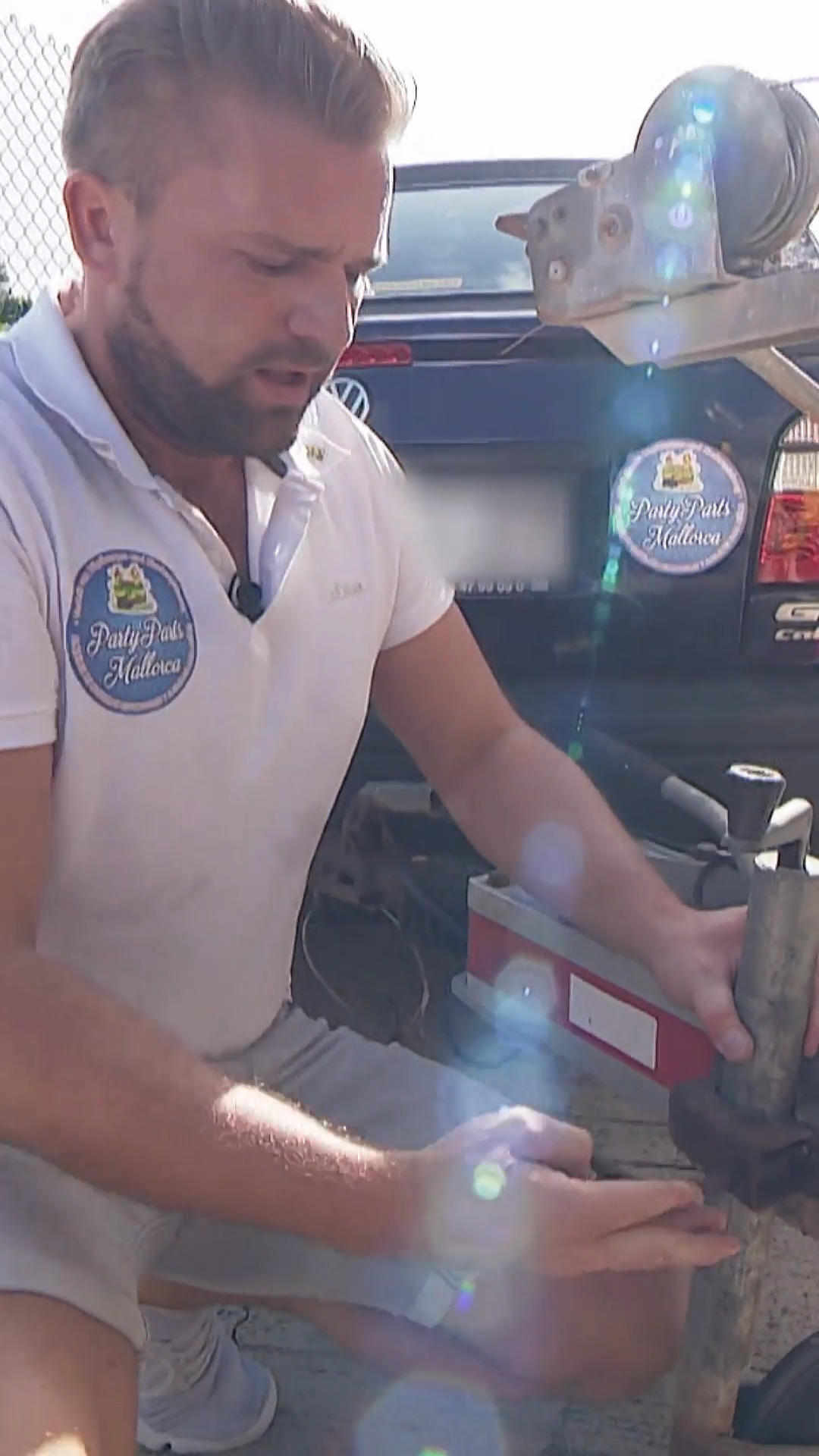 Von Hüpfburgen zu Booten – kann Dennis sich über Wasser halten?