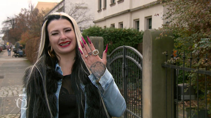 Dino-Fan Lyn: Mit XXL-Nägeln an die Shopping-Front