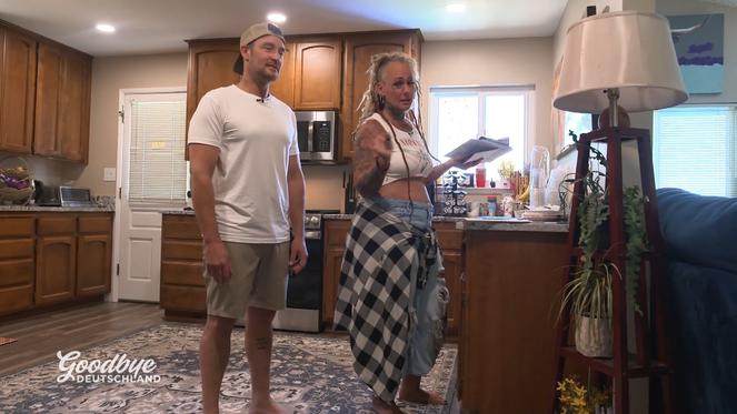 Der 15-jährige Sohn geht zurück nach Deutschland - aber Mama bleibt