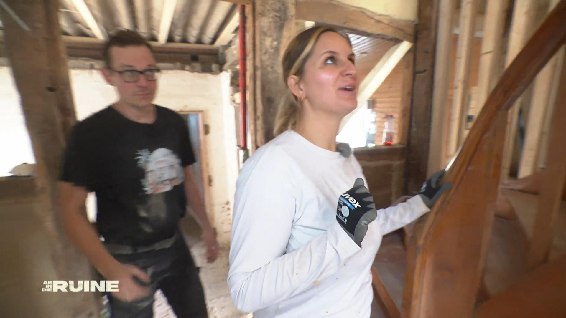 Boden legen im Eiltempo: Schaffen Eva und Dominik den Einzugstermin?