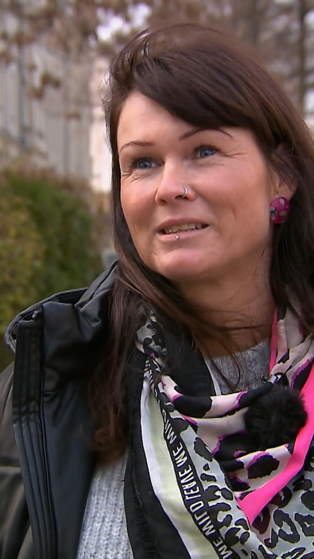 Katrin: Ausgeflippt mit riesiger Ohrring-Sammlung