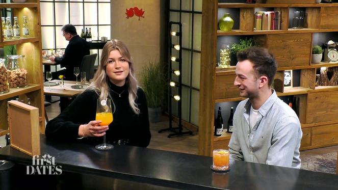 Amira setzt ihrem Date die Pistole auf die Brust! 