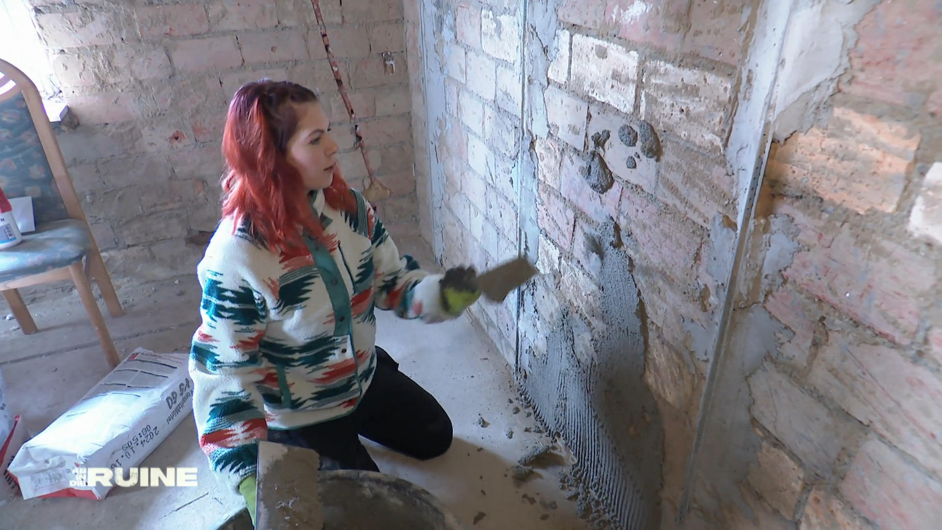 Dani und Tobi verputzen zum ersten Mal Wände