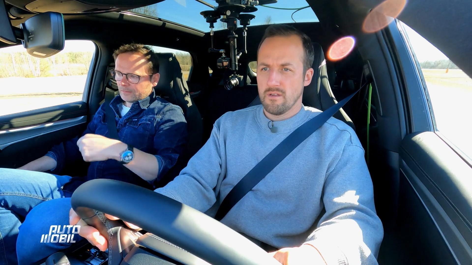 Alex und Lance testen E-Auto-Assistenten