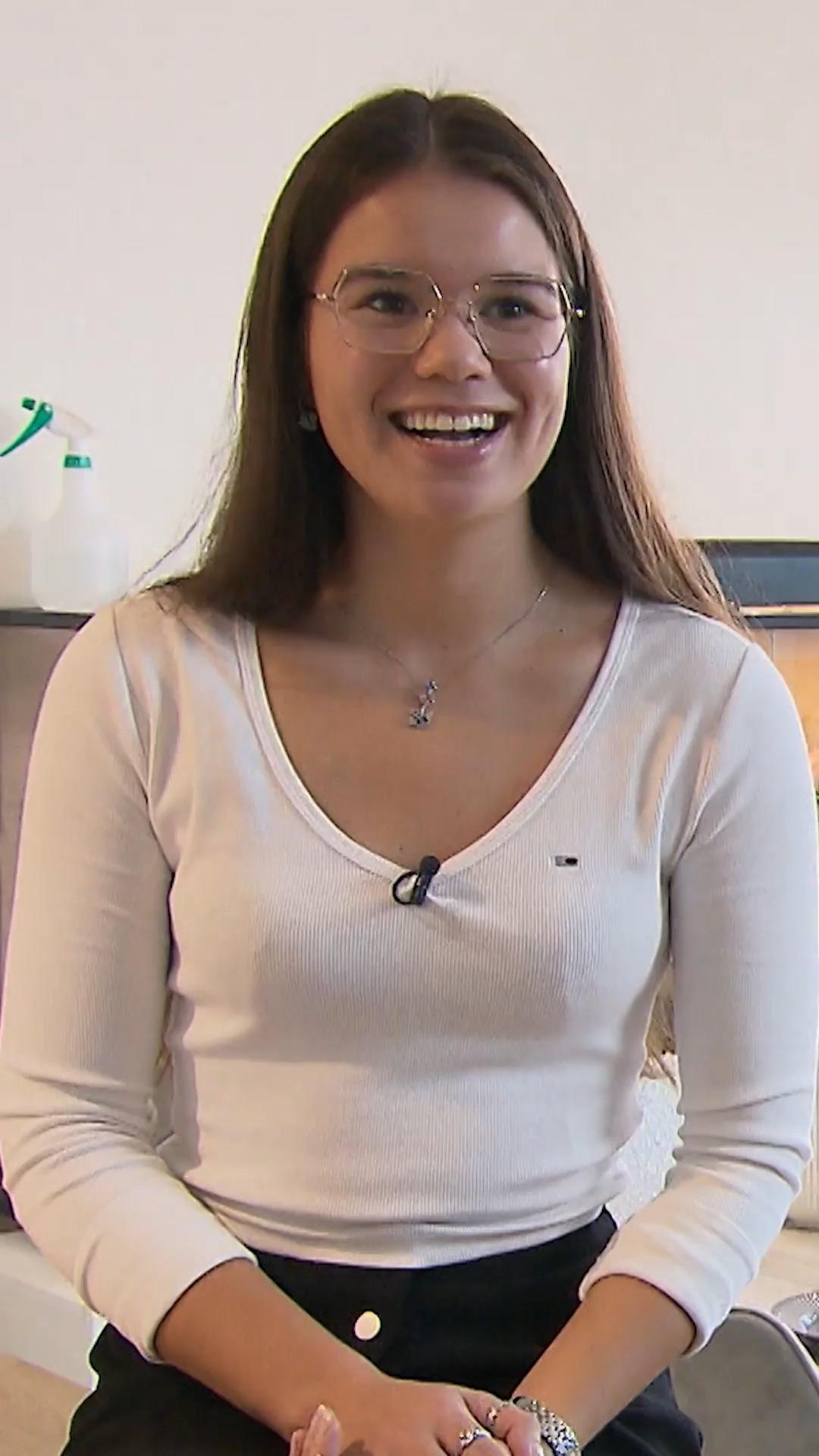 Schlangen-Fan Alexia auf Shopping-Tour