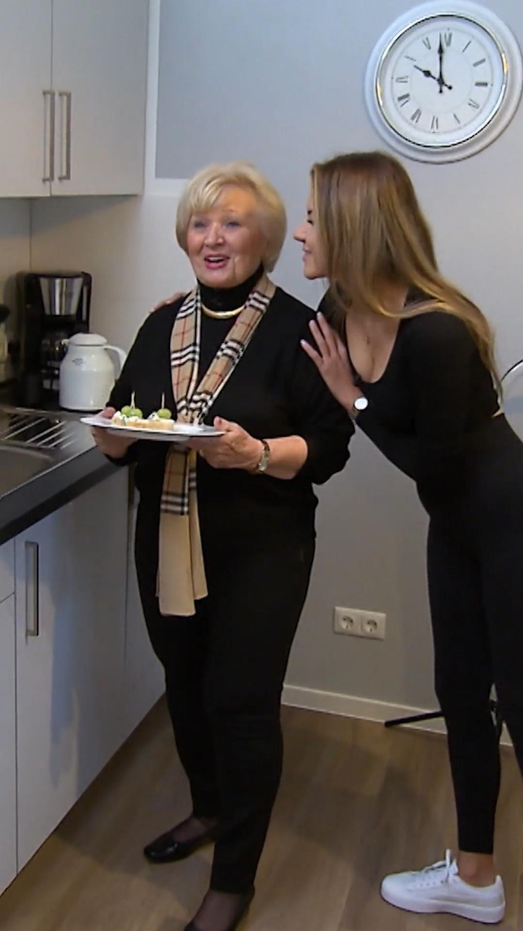 Vera geht mit ihrer Oma shoppen