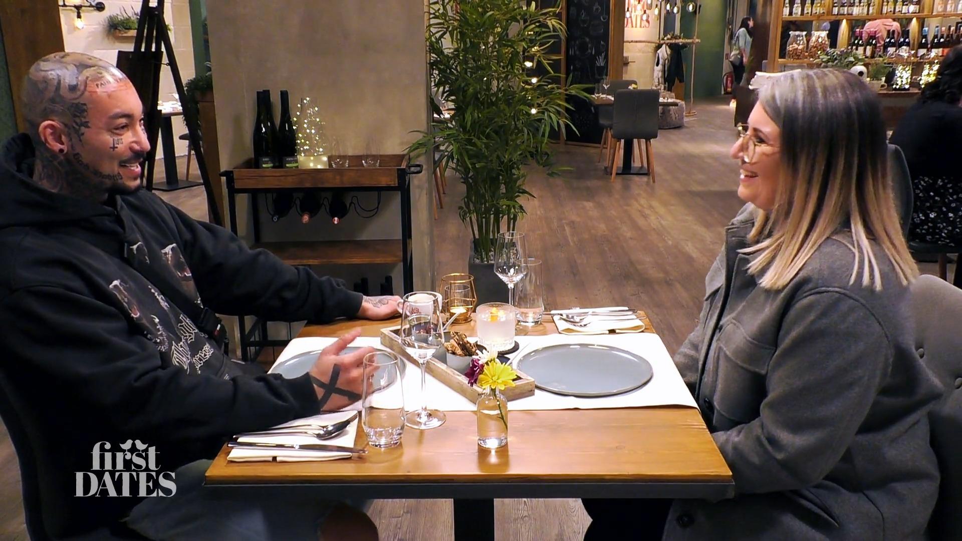 Gamerin trifft Tattoo-Typ