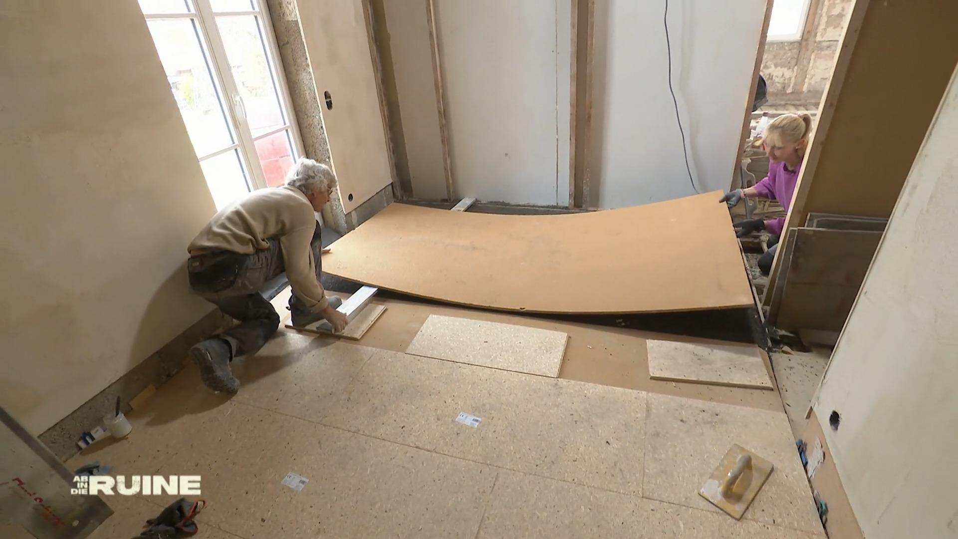 Die Boden-Herausforderung in der alten Fabrik