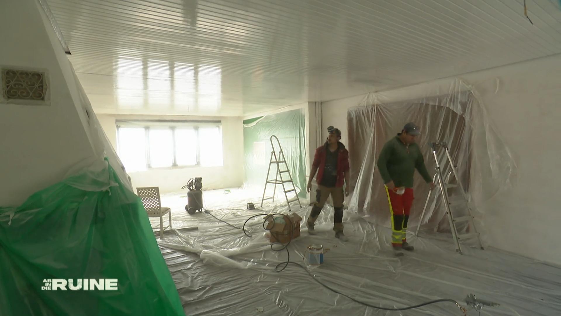 Weißer Anstrich unter Hochdruck