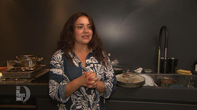 Perfektionistin Turina wischt sogar servierfertige Teller ab