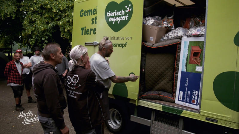 Große Fressnapf Spende für die Hunde