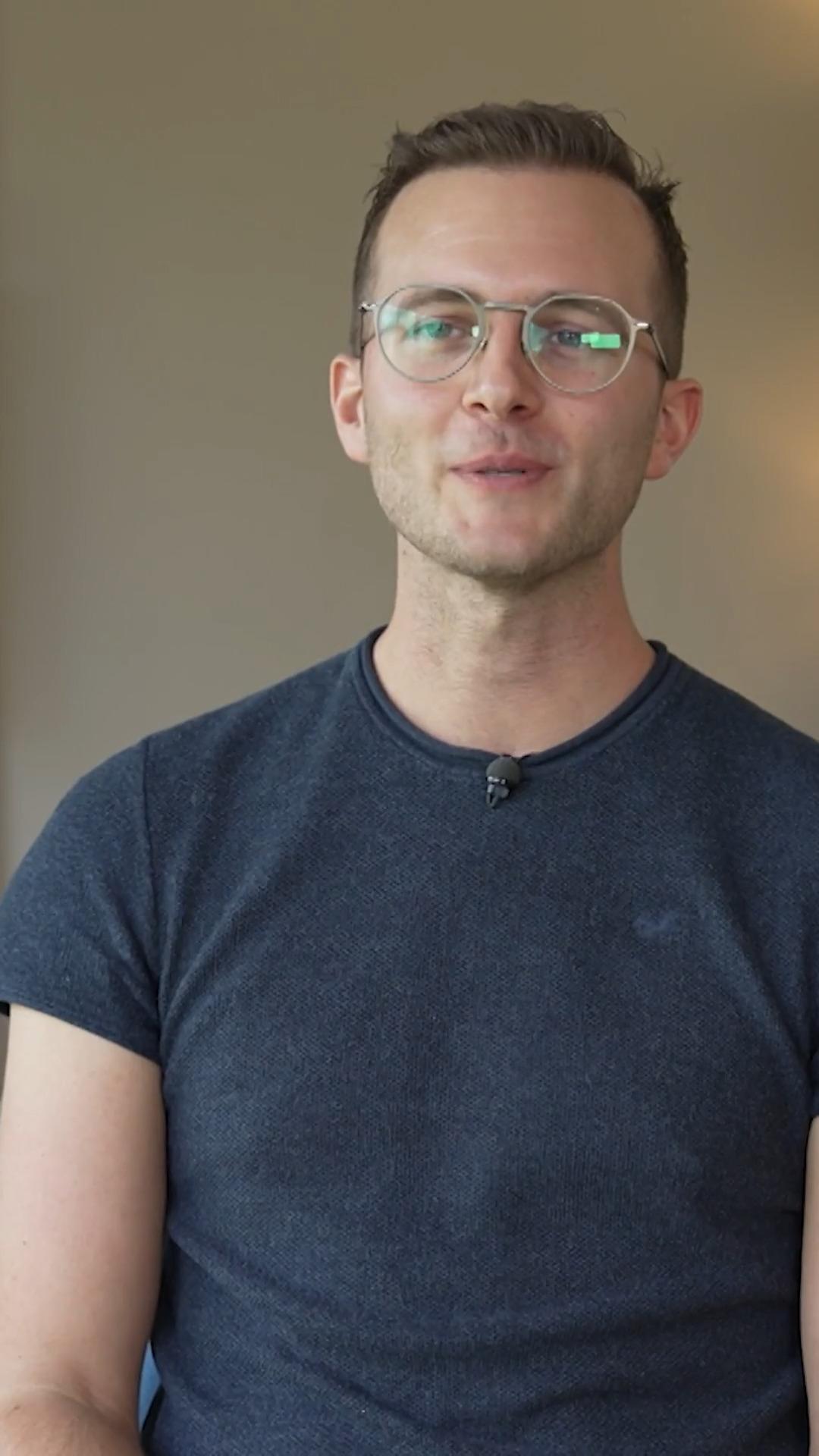 Tanzlehrer Basti serviert in Aachen