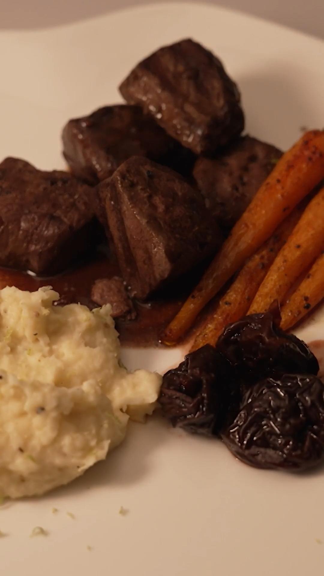 Alida serviert das Beste aus Wasser, Wald und Wiese