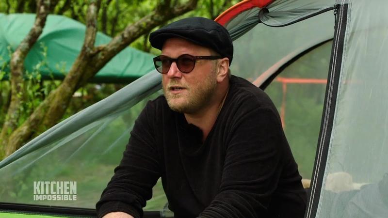 Max Strohe staunt über seine Originalküche