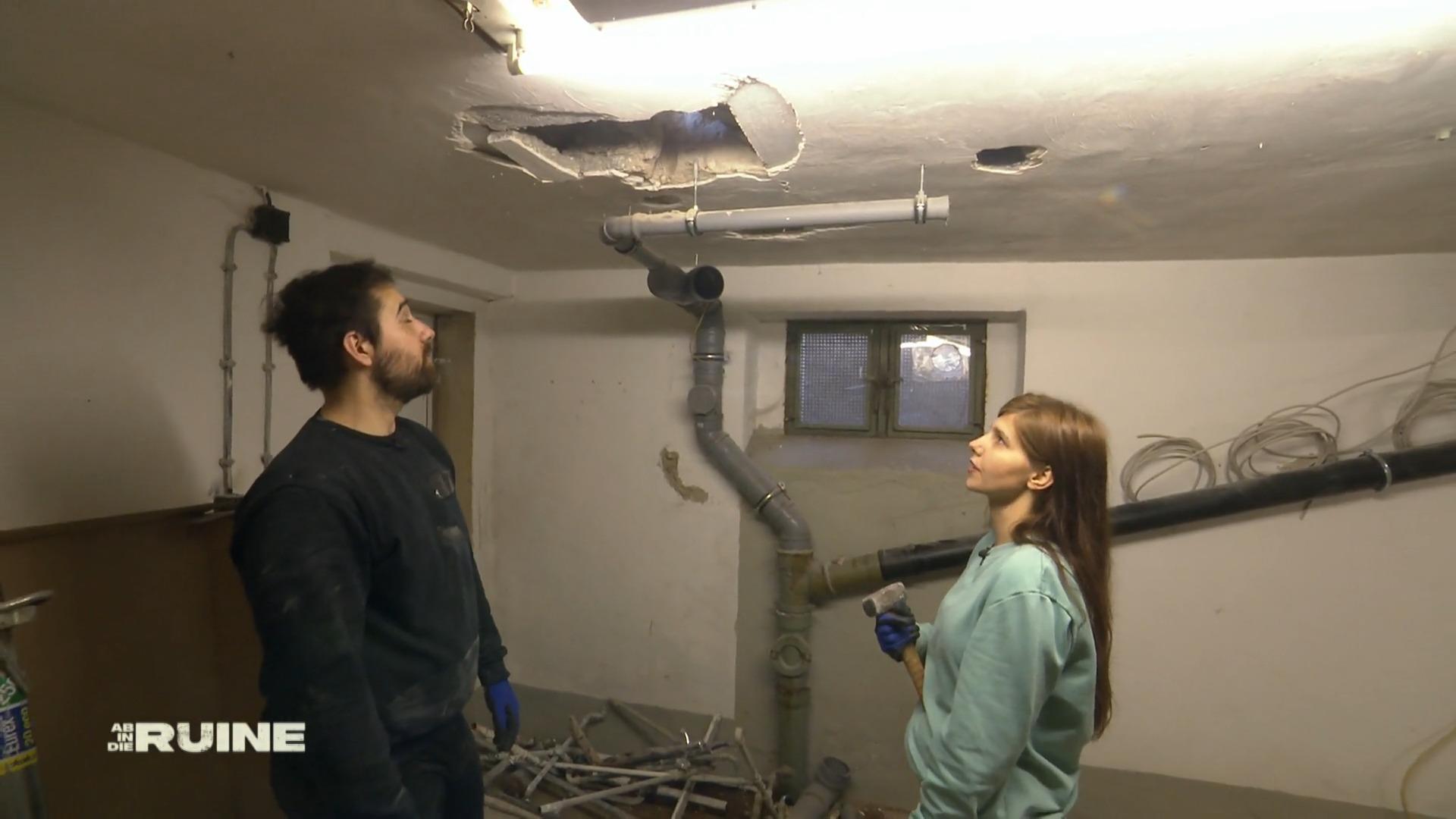 Loch im Boden sorgt für mehr Arbeit