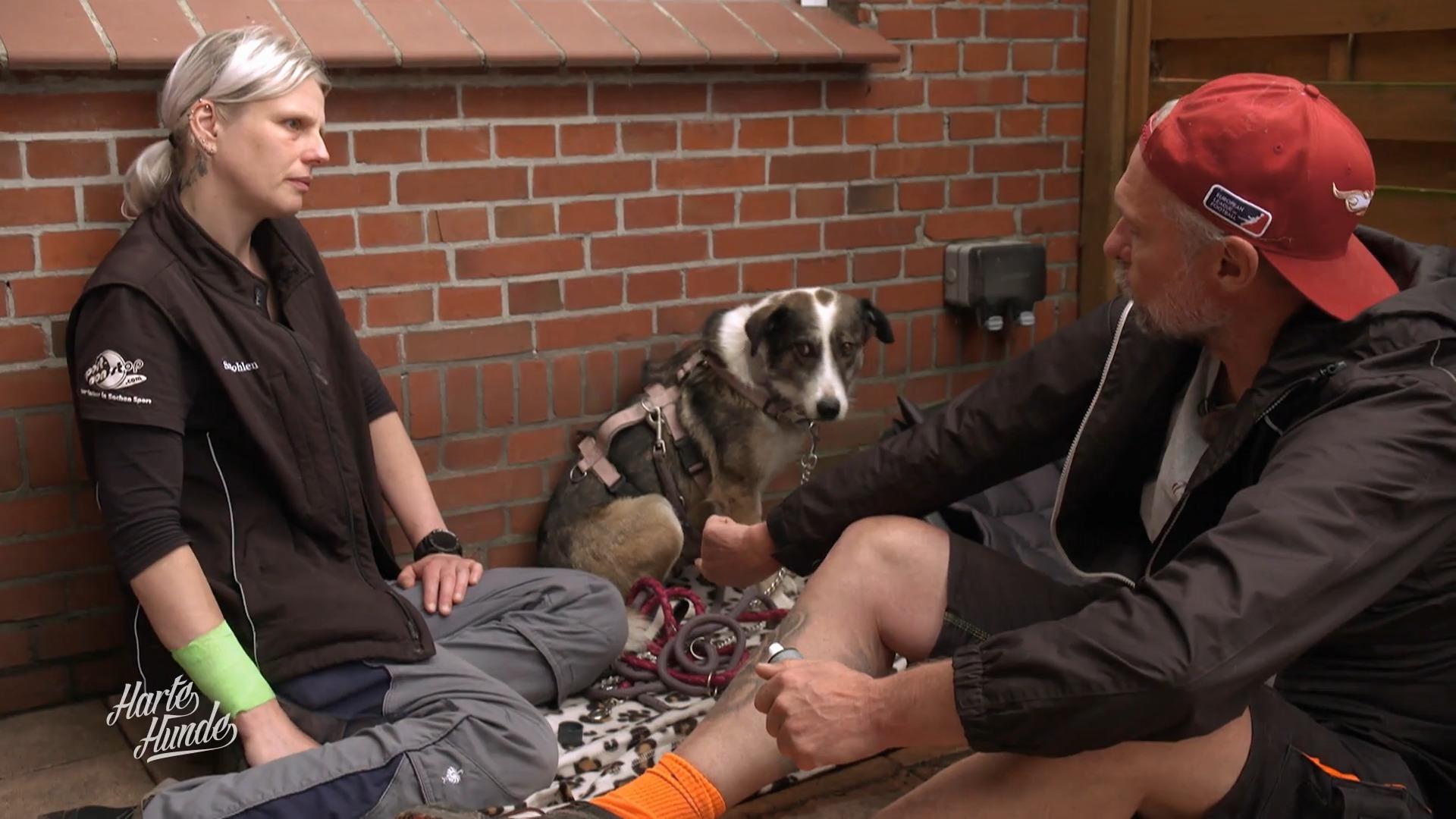 Moni hat panische Angst vor Menschen