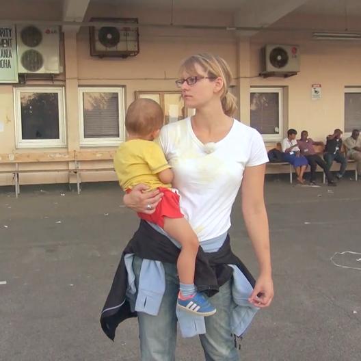 Auswanderin Jenny ist schon nach wenigen Minuten in Tansania völlig verzweifelt