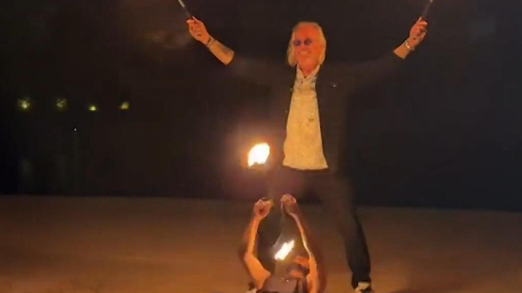 „Jetzt kriege ich gebratene Eier!“ Robert Geiss wird Teil bei riskanter Feuer-Show