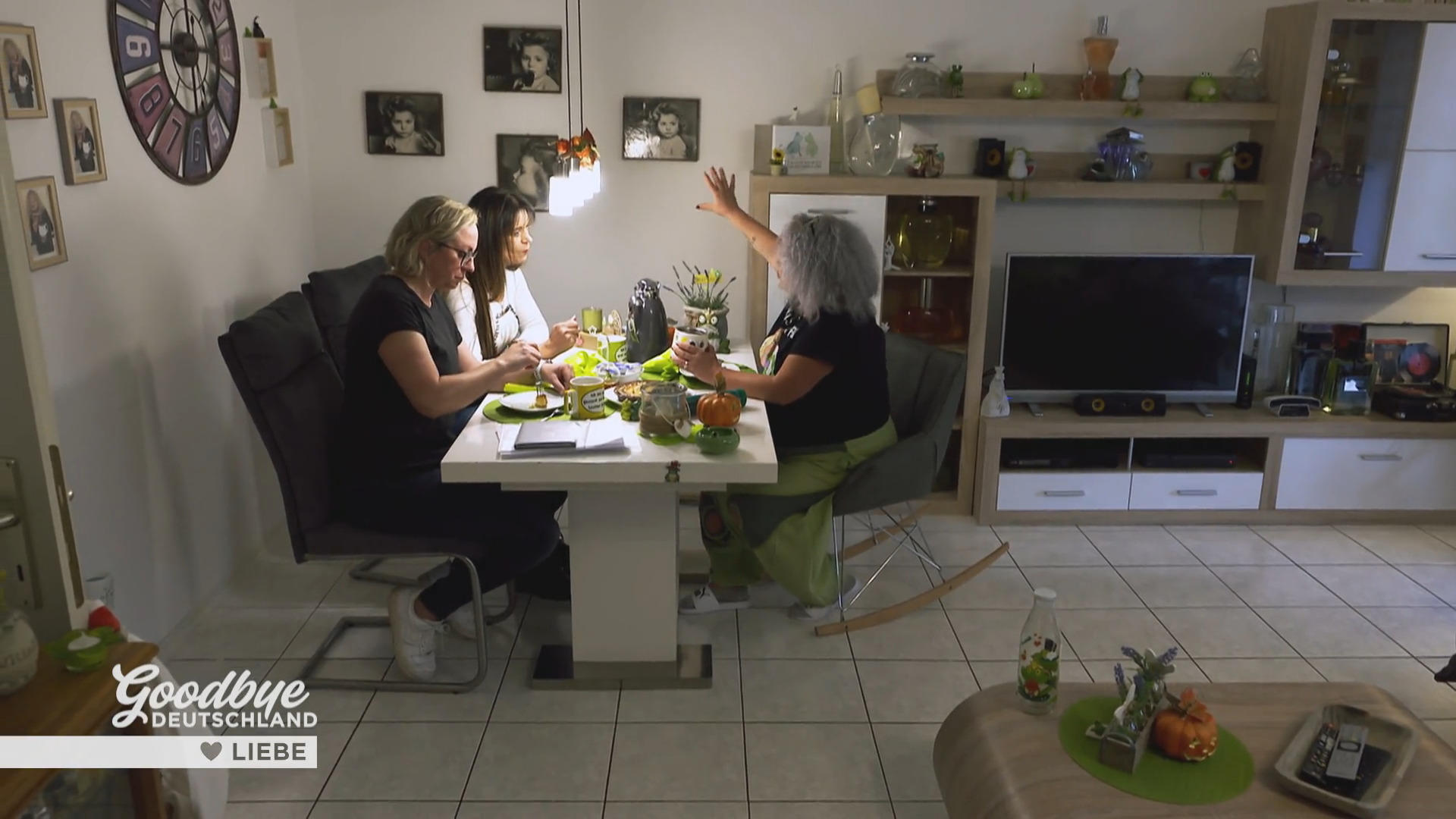 Susanns Freundinnen stellen Ugo auf den Prüfstand