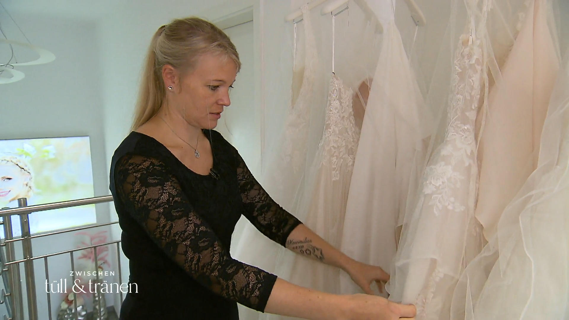 Mara sucht das Kleid, das sich endlich richtig anfühlt