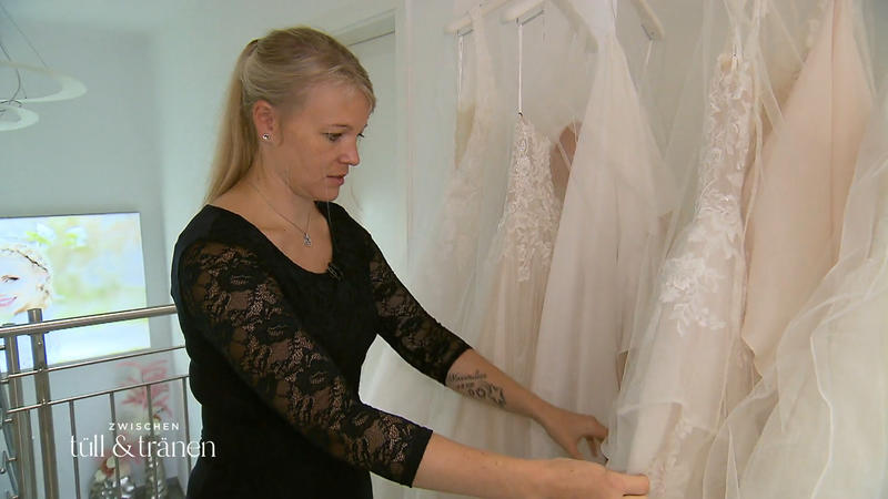 Mara sucht das Kleid, das sich endlich richtig anfühlt