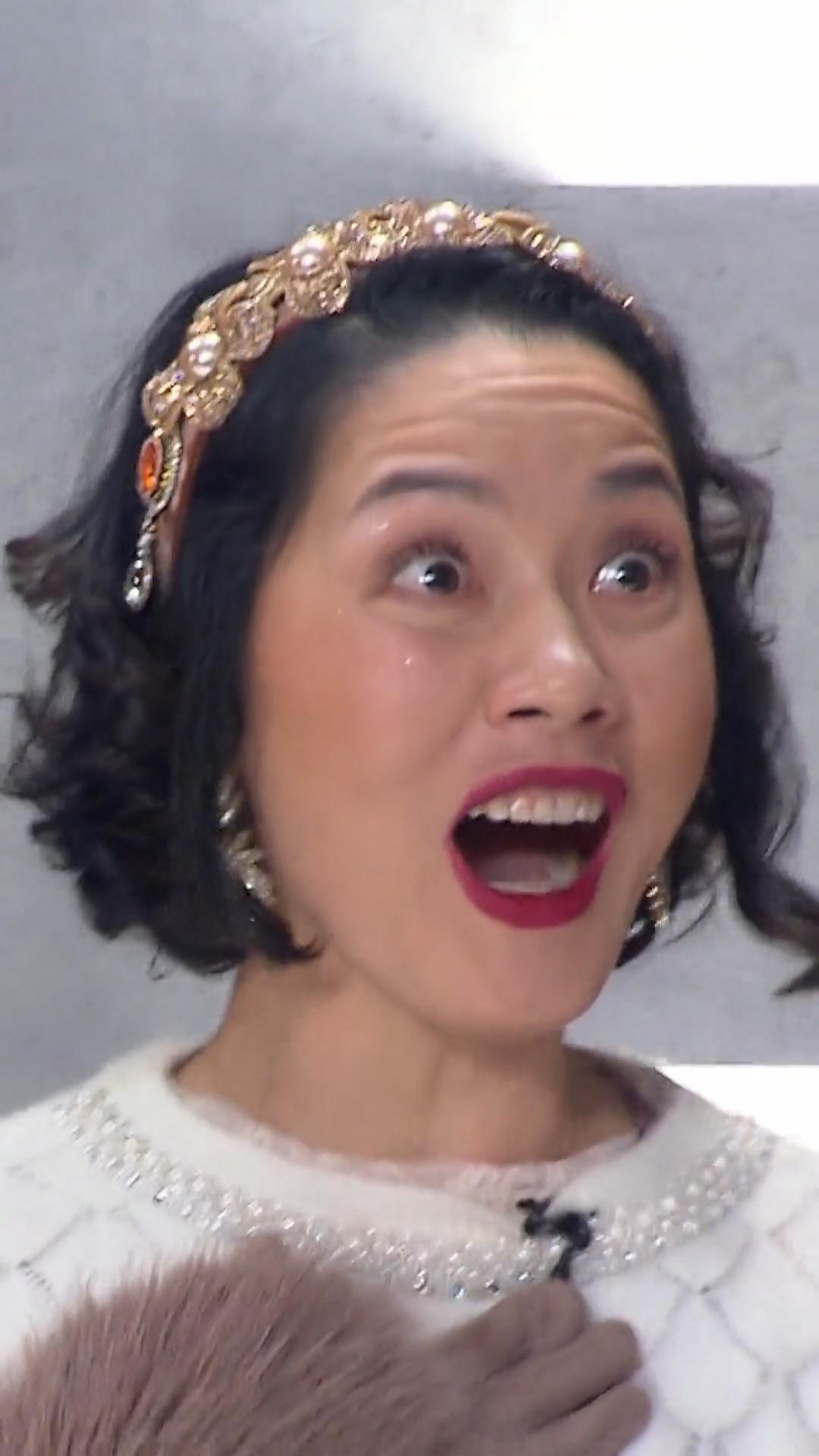 Ella schnappt sich die Krone