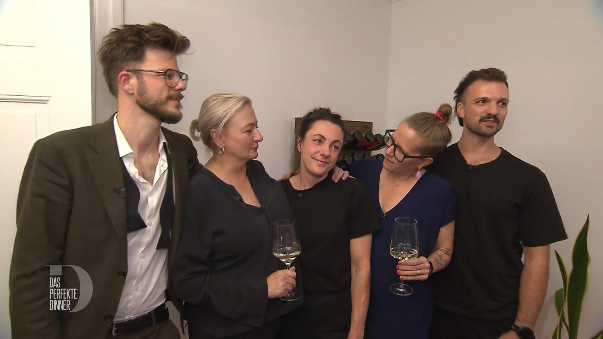 Katrin schnappt sich die Dinner-Krone