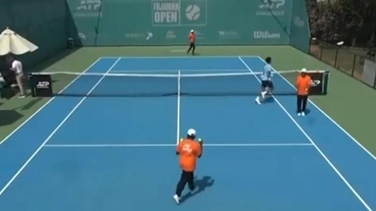 Panik auf dem Platz! Tennisspieler fliehen nach Drohnenangriff