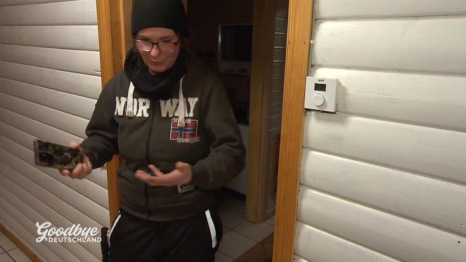 Monika verzweifelt an ihrem Auswanderer-Leben