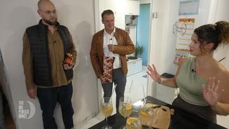 Die Gäste stehen leicht hilflos herum