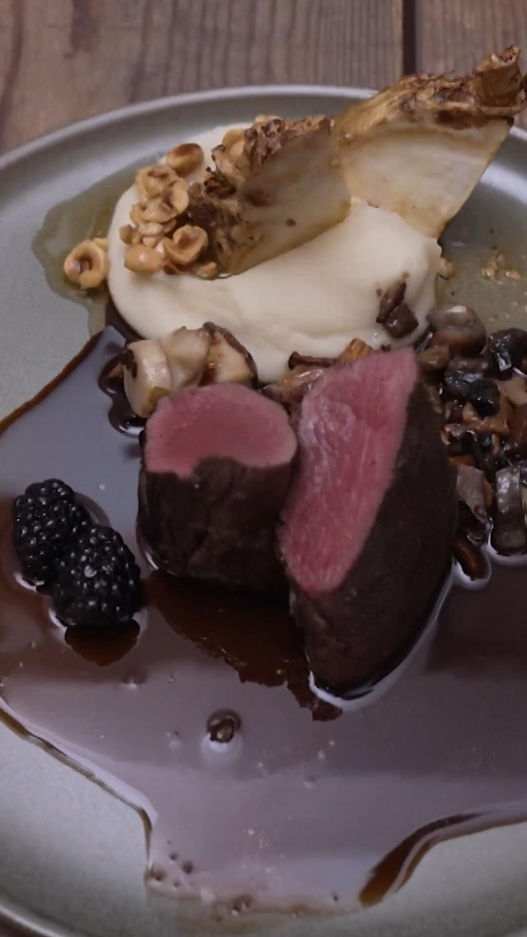 Von Carpaccio bis Wilder Grütze: Kann Luke mit seinem Menü groß auftrumpfen?