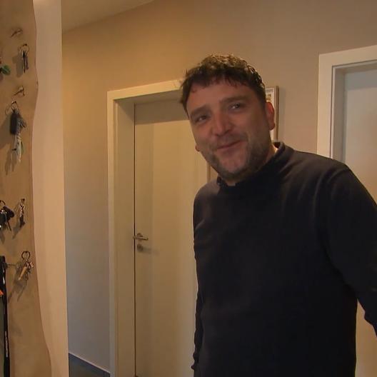 Gastgeber Jörg verheimlicht ein pikantes Detail