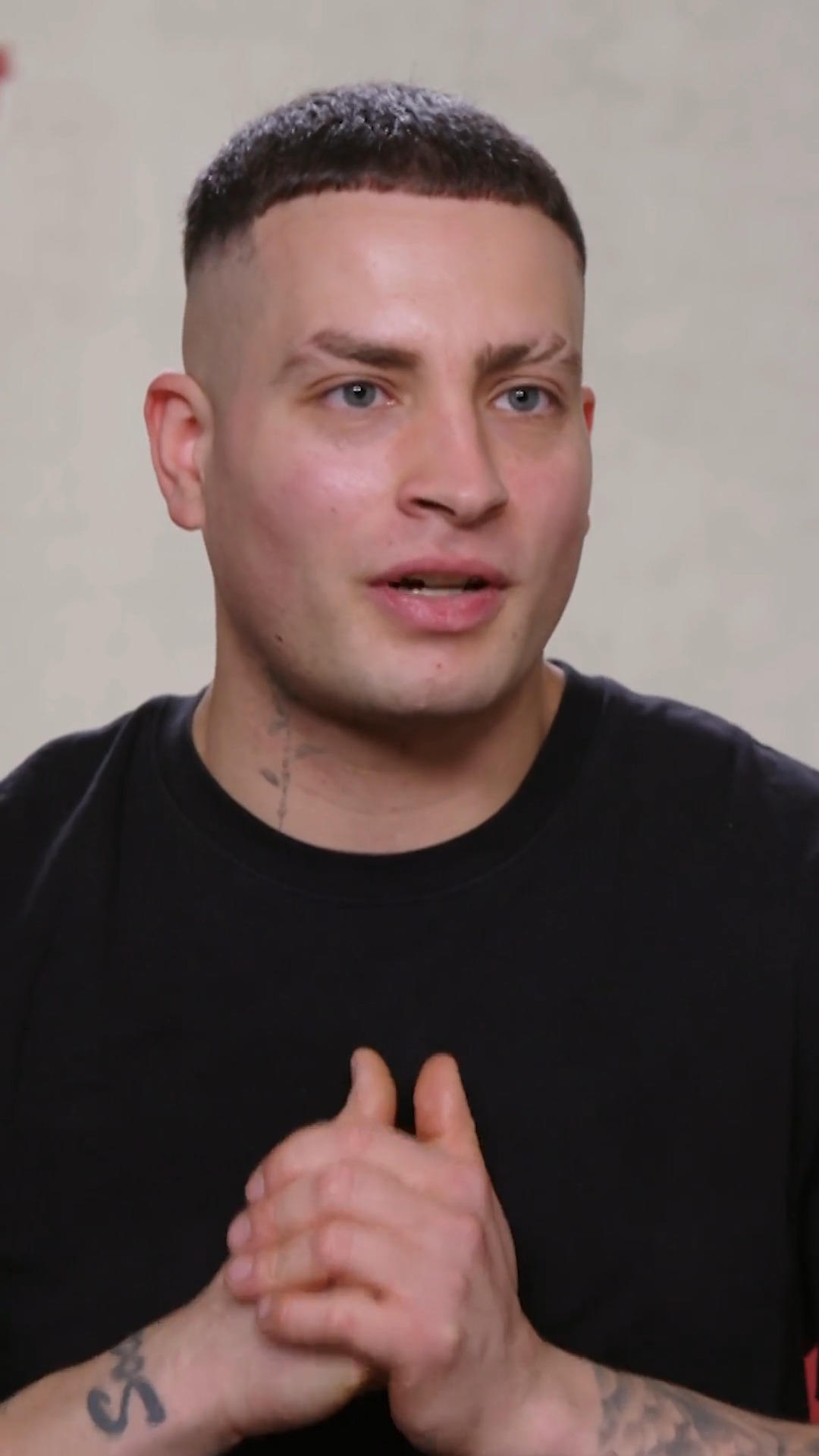 Lange Haare, Glatze, Tattoos: Worauf achten die Singles bei ihrem Date zuerst?