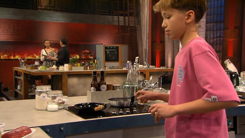 Der 14-Jährige Rocco Pooth nimmt es mit Steffen Henssler auf