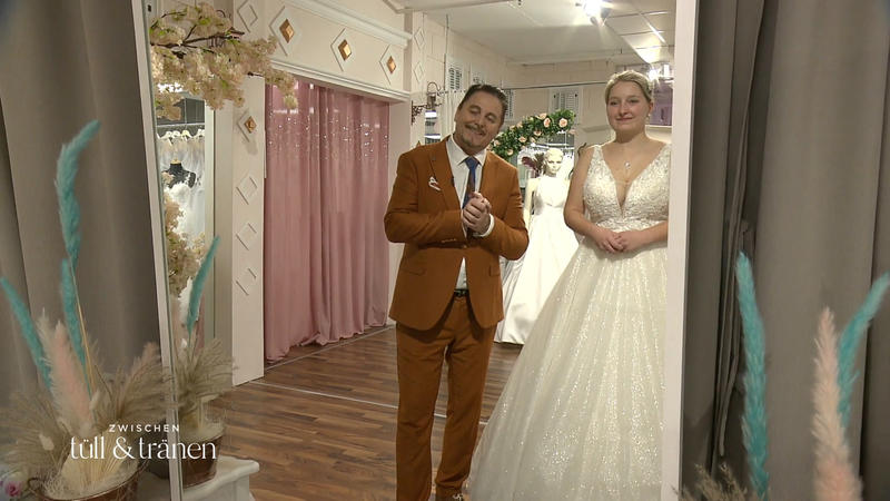 Schlicht, glitzernd, mit Spitze: Gelingt Uwe Herrmann für Amy der perfekte Festzelt-Look?