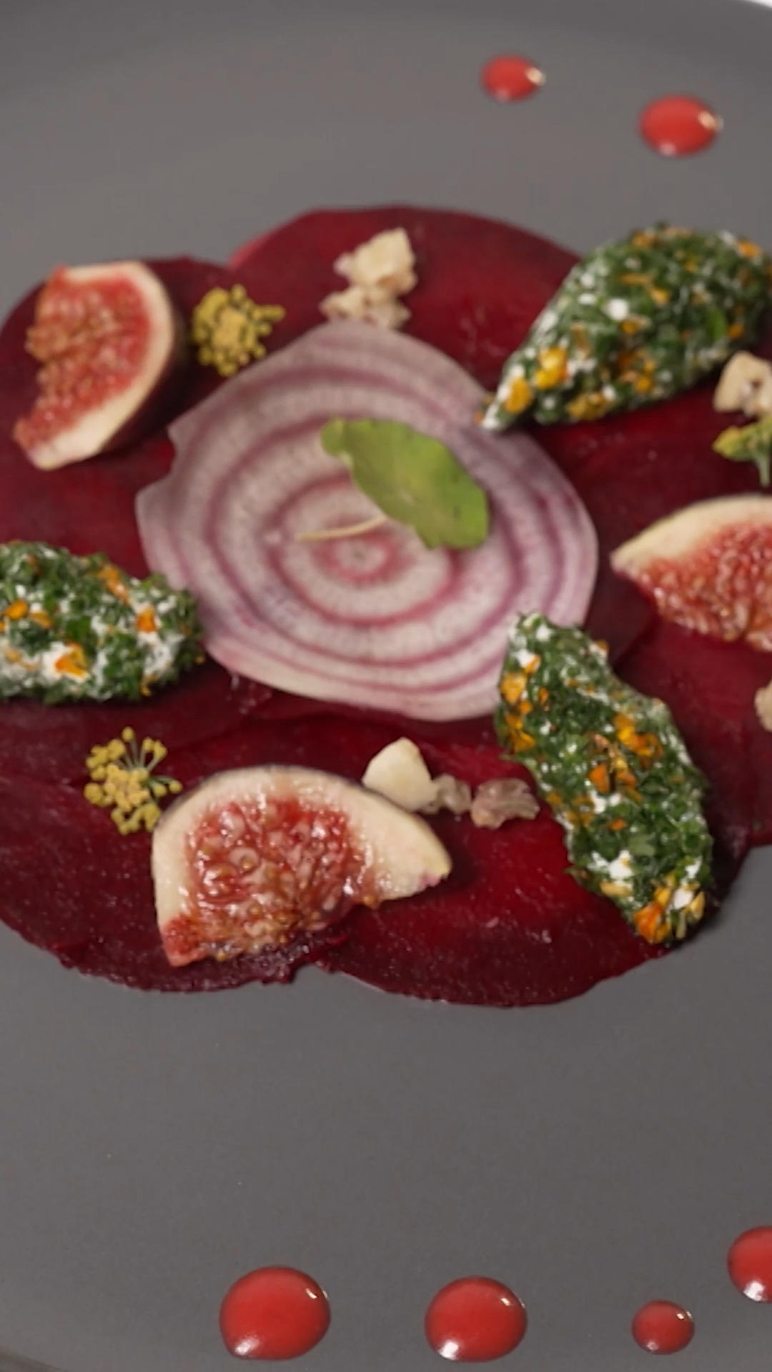 Von „Nocke & Bete“ bis „Ball & Beere“: Kann Radost mit ihrem Menü groß punkten?