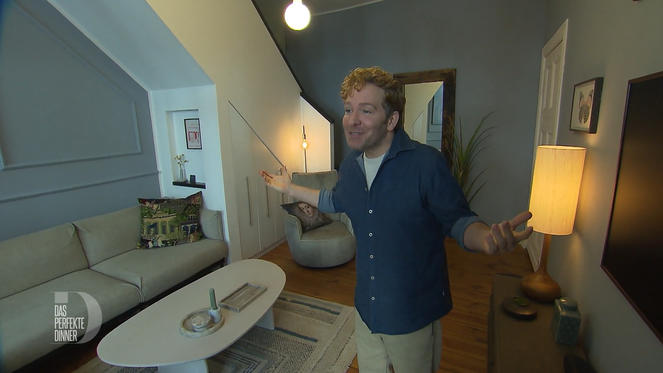 Thomas präsentiert eine Wohnung, die top gestylt ist