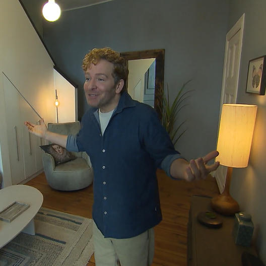 Thomas präsentiert eine Wohnung, die top gestylt ist