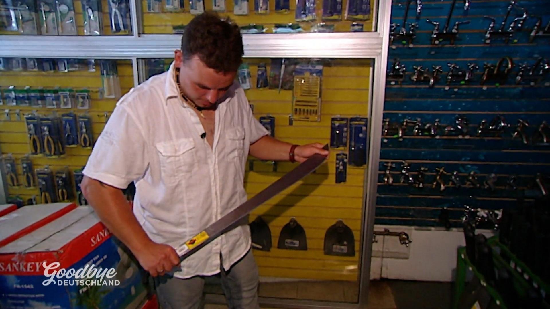 Timo und Helena rüsten sich für die Wildnis