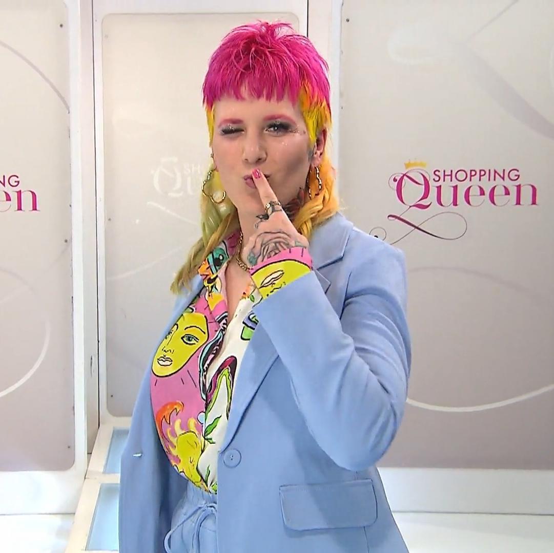 Auf dem Catwalk zeigt Jennifer ihren Look