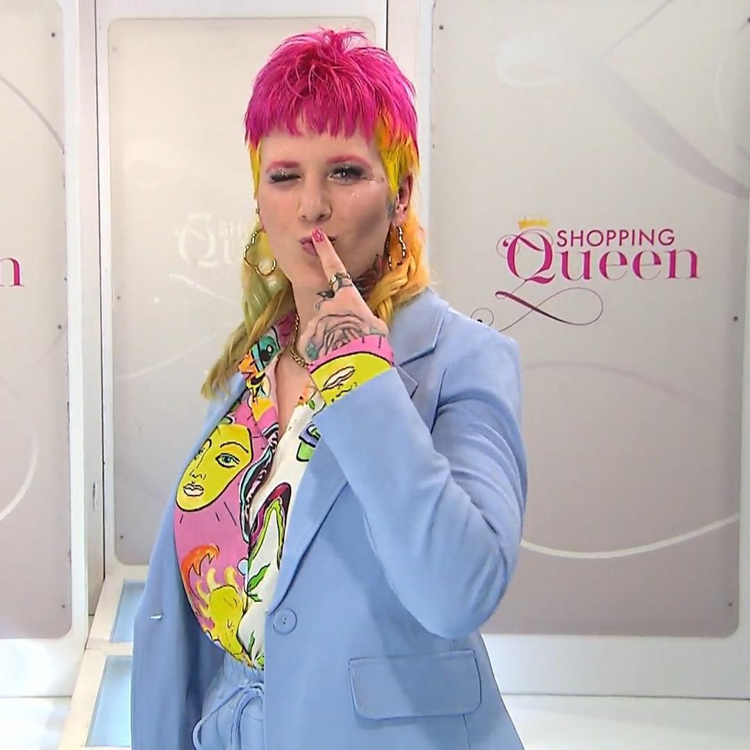 Auf dem Catwalk zeigt Jennifer ihren Look