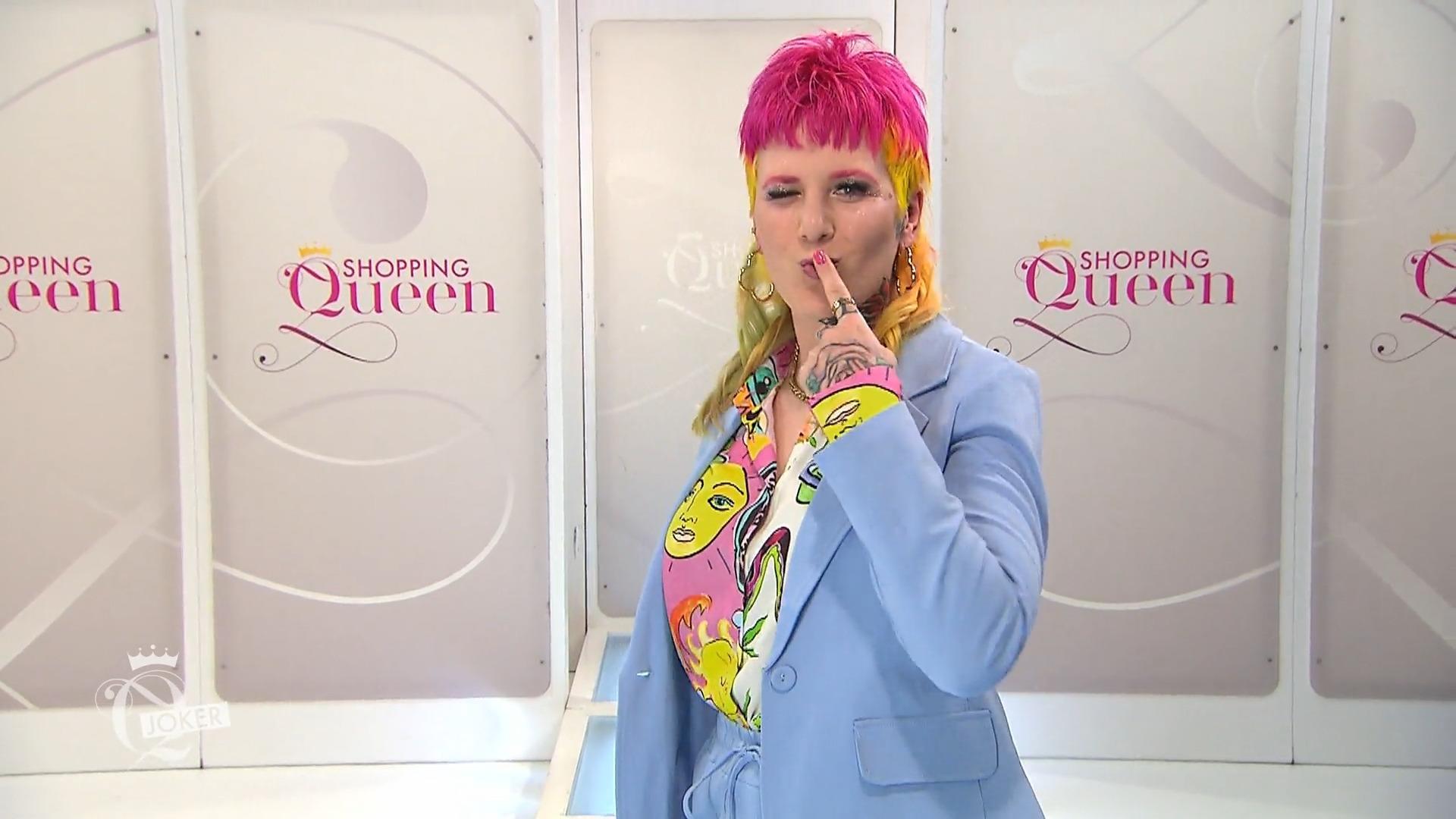 Auf dem Catwalk zeigt Jennifer ihren Look