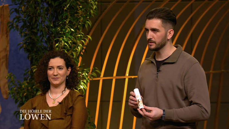 Nylam will das Strumpfhosen-Problem lösen – aber überzeugt ein Spray die Löwen?