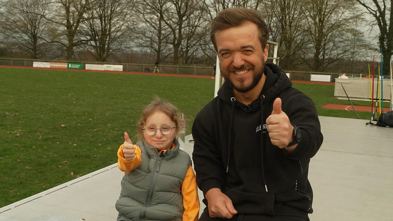 Klein, aber ganz groß! Mali (10) zeigt Mathias Mester ihre Welt