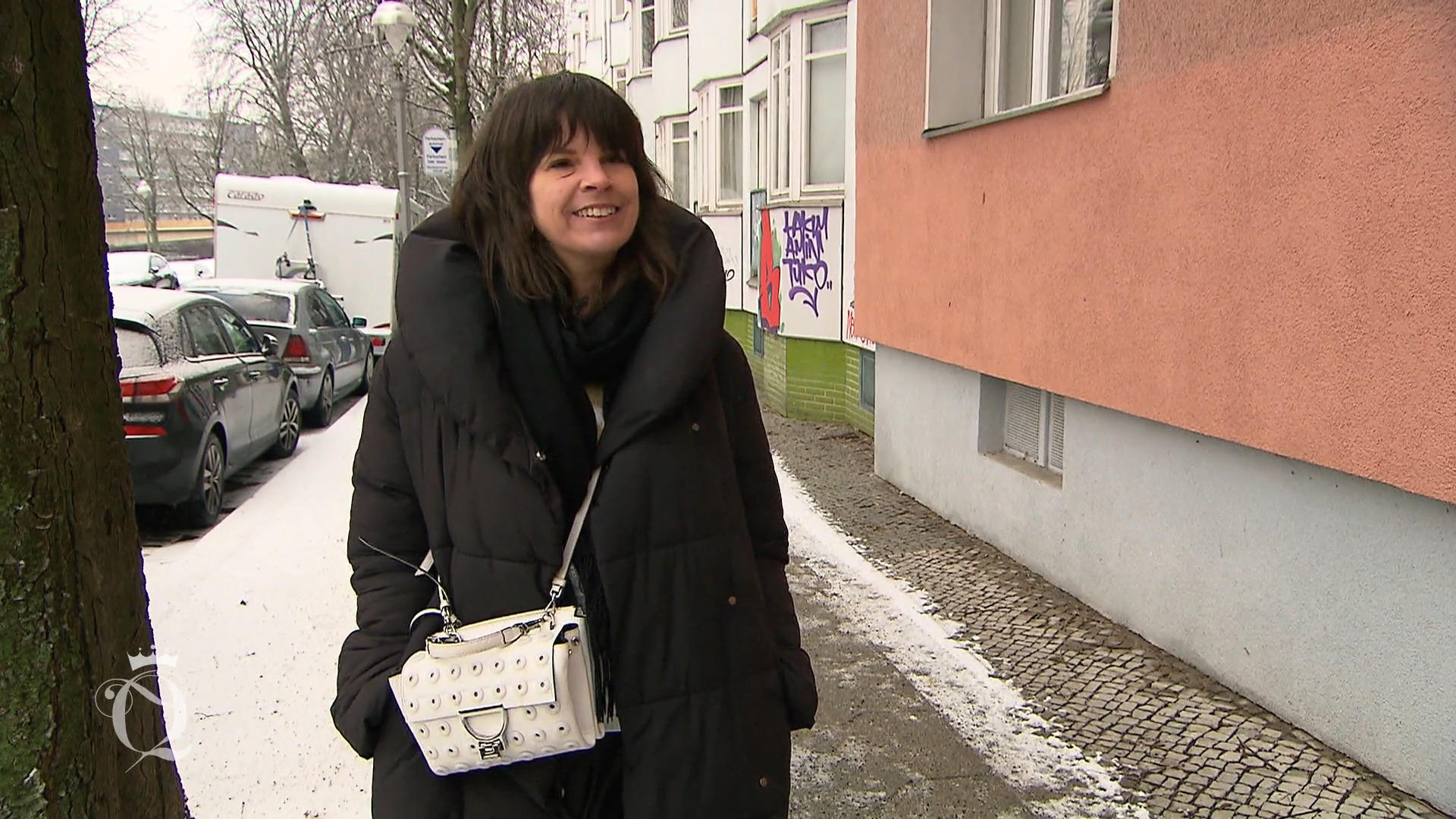 Sabine liebt Fundstücke und setzt auf Casual mit Glamour-Effekt