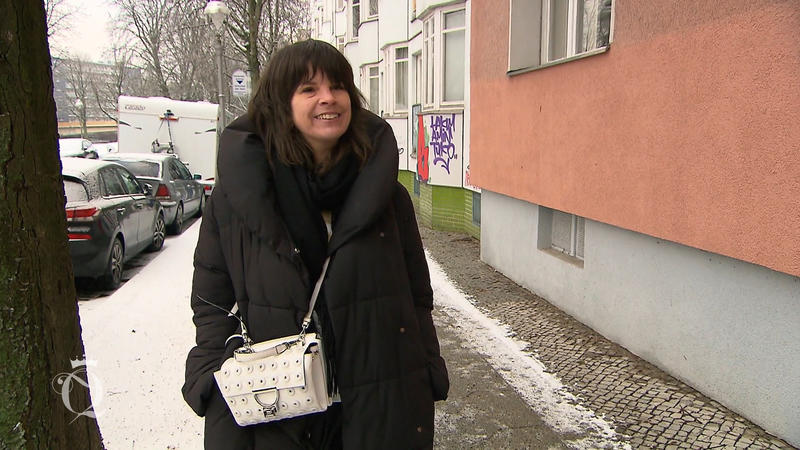 Sabine liebt Fundstücke und setzt auf Casual mit Glamour-Effekt