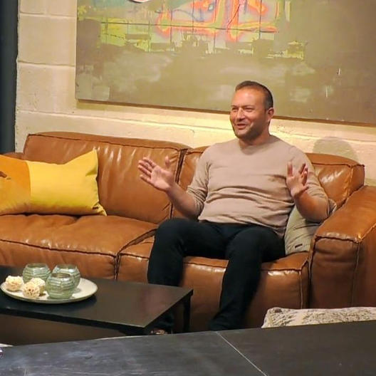 Servet verfolgt eine Strategie, um sein Date zu erobern