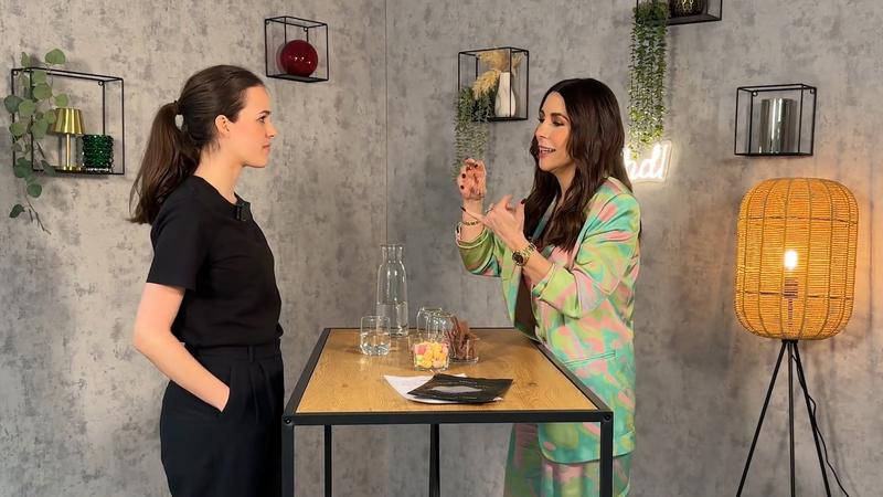 Ein Damen-Duo gegen Reibeisen-Haut